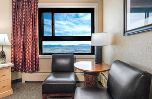 Tahoe Village Hotel | Three Scenic Mountain Villa: Hot Tubs, Pools & Perfect for the Whole Family