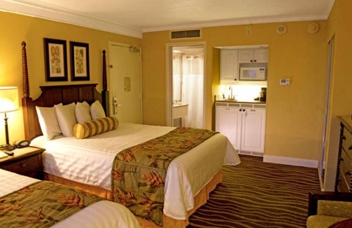 St. Pete Beach Resort | Three Spacious Family Units! Pool, Beach, Restaurant, Fitness Center