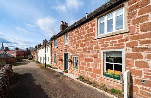 Kirriemuir House | Thrums Cottage