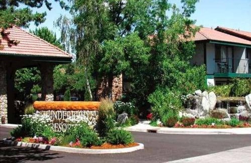 Sparks Condo | Thunderbird Resort Club just a short stroll from the excitement of downtown Sparks, an oasis decorated by lush, green, shady trees and beautiful grounds. While staying with us, you are only 3.5 miles from Reno!