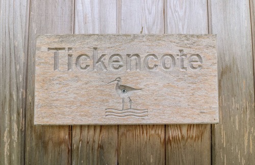 Barnsdale Cottage | TICKENCOTE, pet friendly, with open fire in Exton, Rutland