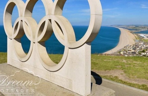 Wyke Regis Cottage | TIDES REACH, pet friendly, with a garden in Wyke Regis