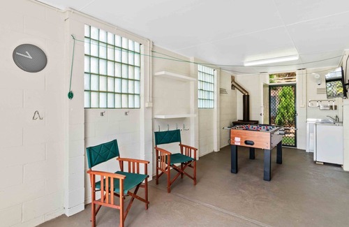 Manyana House | Tidy retro house located within walking distance to Manyana Beach