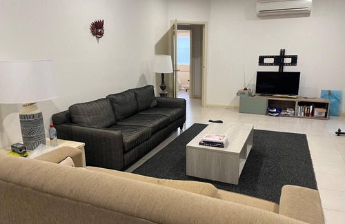 Mulgrave House | Tidy Room with a own toilet/bath - Mulgrave