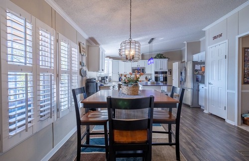 Linn Creek House | Tiki Hollow - Waterfront house w/Huge martini deck!