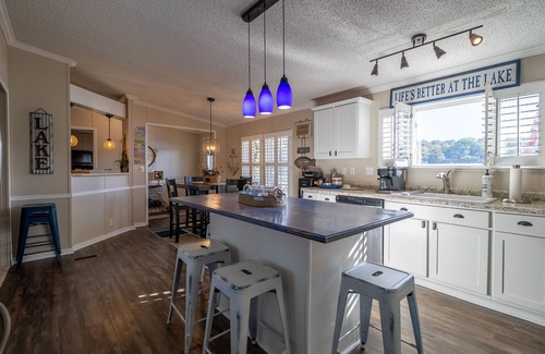 Linn Creek House | Tiki Hollow - Waterfront house w/Huge martini deck!