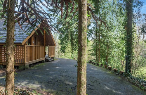 Westleigh Ski Chalet | Timber lodge set high in an elevated secluded position with a view of the lake.