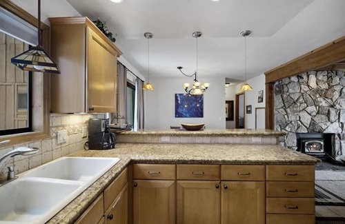 Mammoth Lakes Condo | Timber Ridge #29 - Ski in/Ski Out to Eagle Lodge