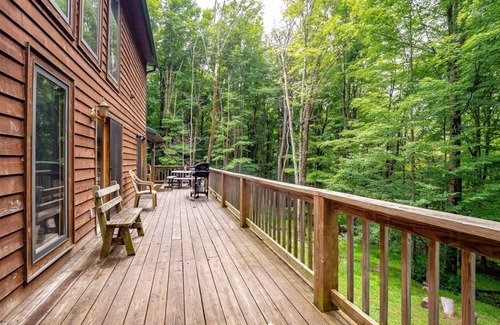 Old Timberline House | Timberly - 699 Ridge RoadnnTimberly - Private Wooded Lot, Outdoor Hot Tub, Pool Table, Pet Friendly, Lake Access!