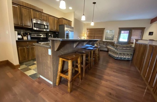 East Kootenay Condo | TimberStone 6 - Golf - Ski - Hike - Chill - Private Hot Tub - Sleeps 6