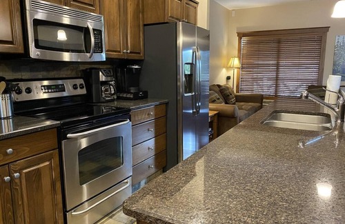 East Kootenay Condo | TimberStone 6 - Golf - Ski - Hike - Chill - Private Hot Tub - Sleeps 6