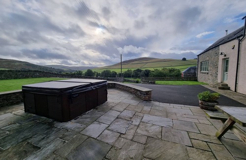Galashiels House | TIME - Charming Countryside Barn Conversion with Hot Tub & Scenic Views