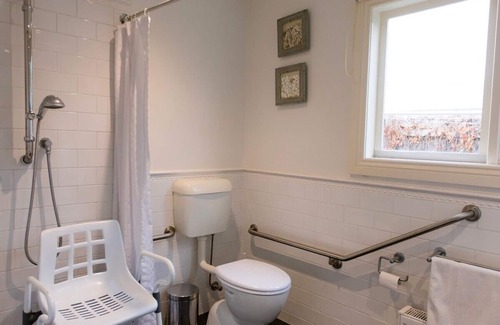 Point Lonsdale House | Timeless Charm Meets Modern Comfort: Your Victorian Retreat