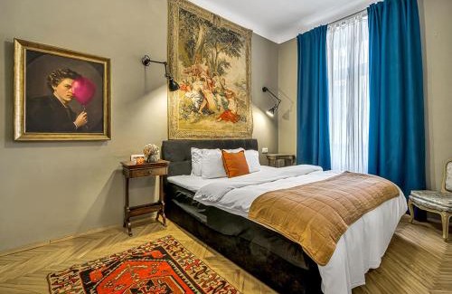 Golcuv Jenikov Apartment | Timeless Prague Apartment by House of Huxe