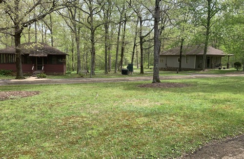 Arcadia Cabin | Tin Roof Cottage- Sleeps 10