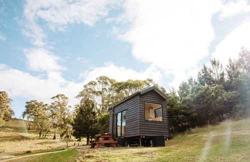 Shooters Hill Cabin | Tiny Akira Summary: R