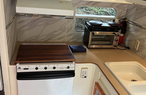 Soquel Apartment | Tiny Art House in the Santa Cruz Mountains