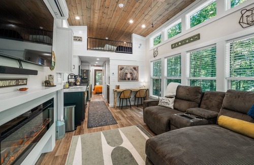 Mentone Cottage | Tiny Bear Paw-relax, unwind and recharge