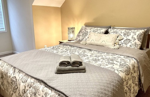 Sugar Hill House | Tiny Bedroom close to Sugar Hill