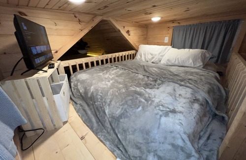 Newport Cabin | Tiny Cottage near the TN Smoky Mountains