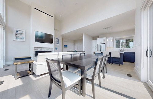 Tiny Cabin | Tiny Cove - Luxurious Modern Getaway in Tiny, ON