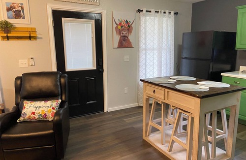Albany House | Tiny Farm home on 225 acres. 28 miles from Durant Casino & resort. Pet friendly!