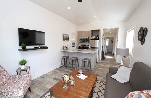 Orderville Apartment | Tiny Home #1 w/Resort Amenities Pool/Hot Tub