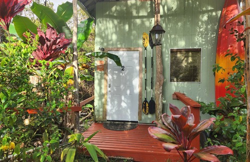 Fern Forest Cabin | tiny home 2 rustic with kitchen near Volcano National Park
