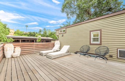 Agoura Hills House | Tiny Home Haven in Malibu- 2 Bedroom and 1 bathroom!
