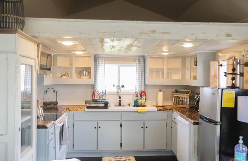 Slocomb Cottage | Tiny Home in the country