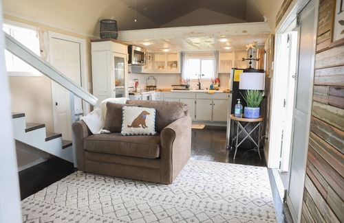 Slocomb Cottage | Tiny Home in the country