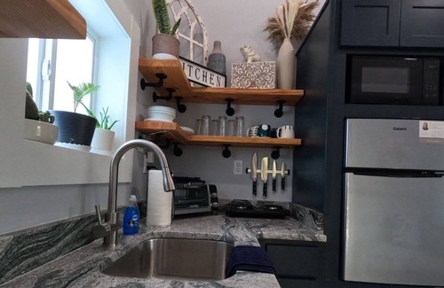 Kings Grant Cottage | Tiny Home Minutes to Wrightsville Beach or Downtown Wilmington
