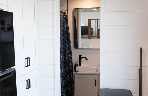 Lupton City Apartment | Tiny Home on the Edge of a Mountain with Private Hot Tub