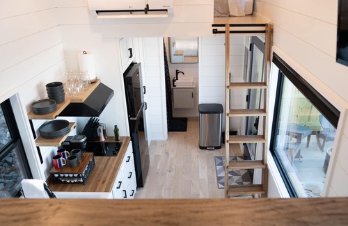 Lupton City Apartment | Tiny Home on the Edge of a Mountain with Private Hot Tub