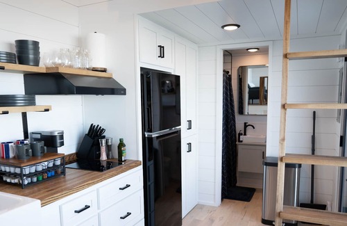 Lupton City Apartment | Tiny Home on the Edge of a Mountain with Private Hot Tub