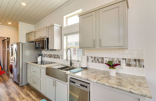 Austin House | Tiny Home w/Pool Access, 8 Mi to Downtown Austin!