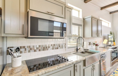 Austin House | Tiny Home w/Pool Access, 8 Mi to Downtown Austin!