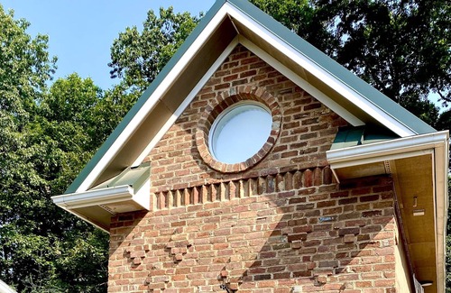 Waynesboro House | TINY HOUSE+fun+luxe+mod+EV charger+Fast Wifi+W/D+kitchen