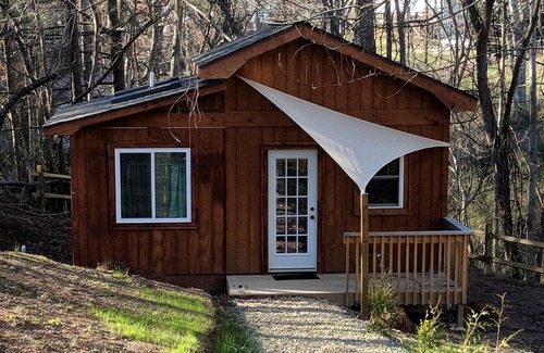 Woodfin House | Tiny House @ Springbrook Woods; 10mins to Downtown