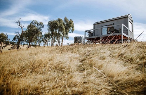Tooborac Cabin | Tiny Pip Summary: Tin