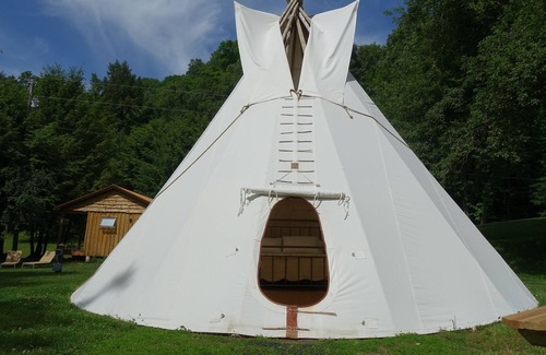 Kennerdell RV Rental | Tipi at Copperhead Retreat