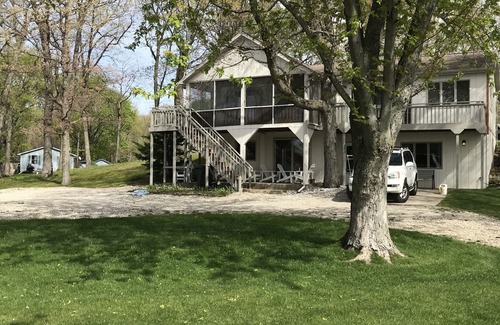 Leesburg House | Tippy Cottage on the Lake