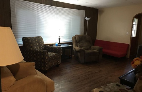 Brethren House | Tippy Dam a few miles away. Super clean and spacious.