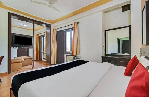 DLF Phase 3 Hotel | Tipsyy Inn Suites 006