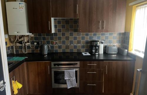Tipton Apartment | Tipton 2 Bedroomed long Stay Pad van or car free parking