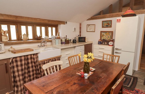 Bedwas Trethomas & Machen House | TIPYN BACH, pet friendly, character holiday cottage in Bedwas