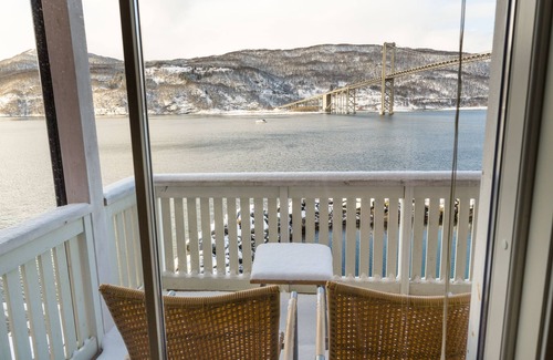 Evenskjer Cabin | Tjeldsundbrua Maritime