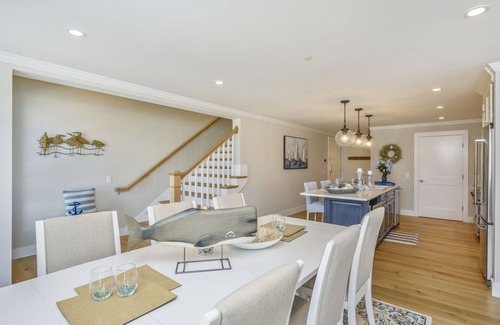 Harwich Port Condo | TJs Tide: Prime Location Condo w/Outdoor Deck