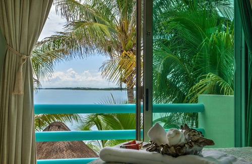 Tulsayab Villa | tnGorgeous Oceanfront Villa with Private Pool & Dock