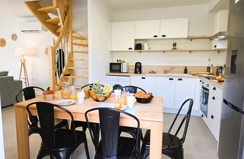 Chateauneuf-sur-Charente House | To the sound of water on the terrace side